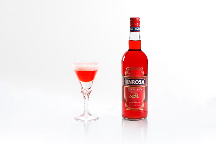 Bitter Ginrosa: the Milanese aperitif from GINROSA Bitter Ginrosa, a Milanese aperitif, bottled